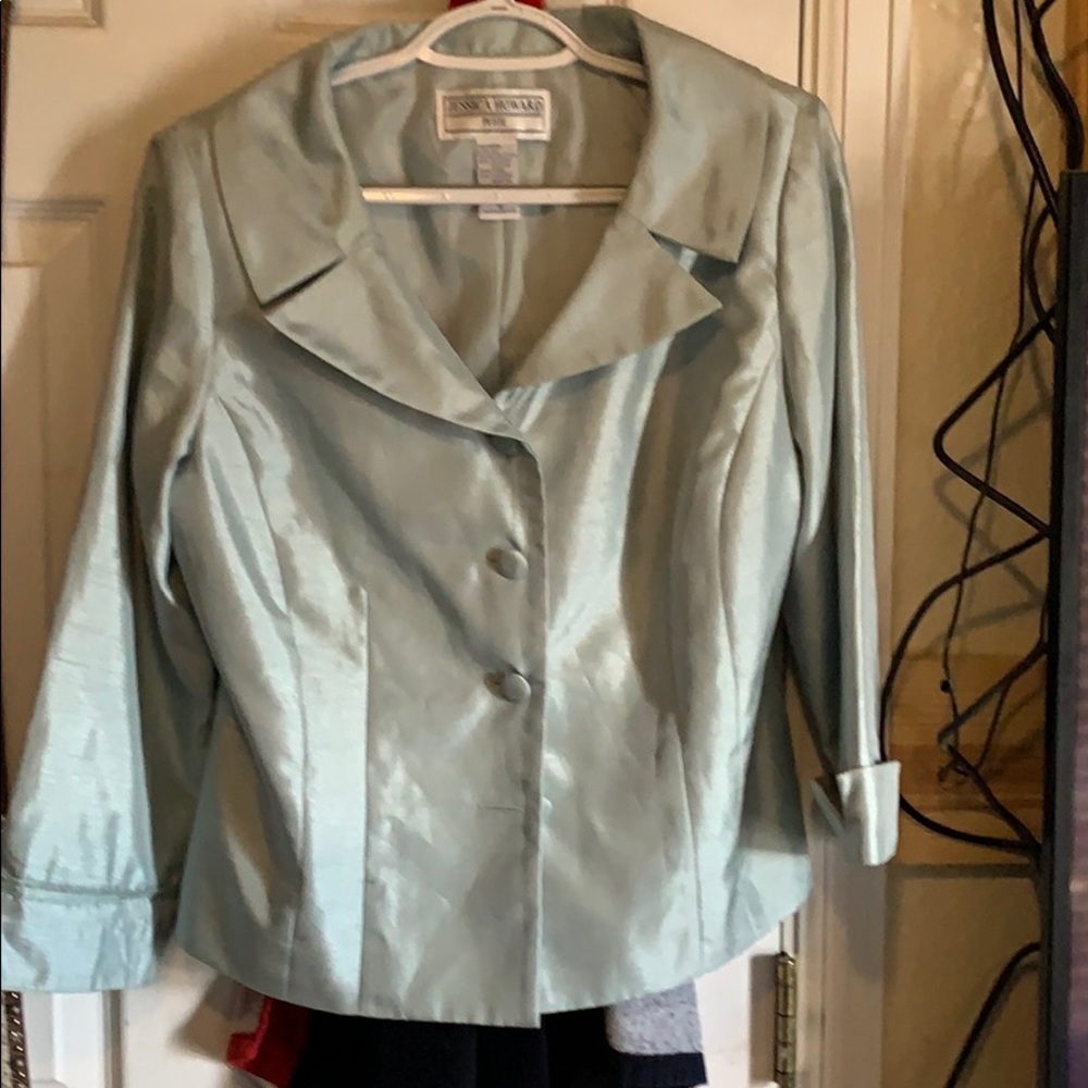 Beautiful Jessica Howard jacket